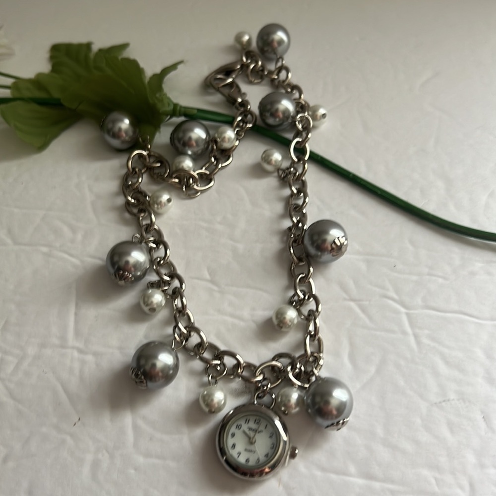 Bracelet watch with pearls. - Picture 2 of 8